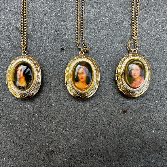 Vintage Cameo Pendant Necklaces on vintage gold tone chains - Picture 4 of 10
